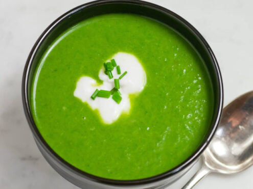 A beautiful bowl of bright green soup that is made of leek, zucchini and spinach, topped with a swirl of white. Another amazing recipe to reduce inflammation.