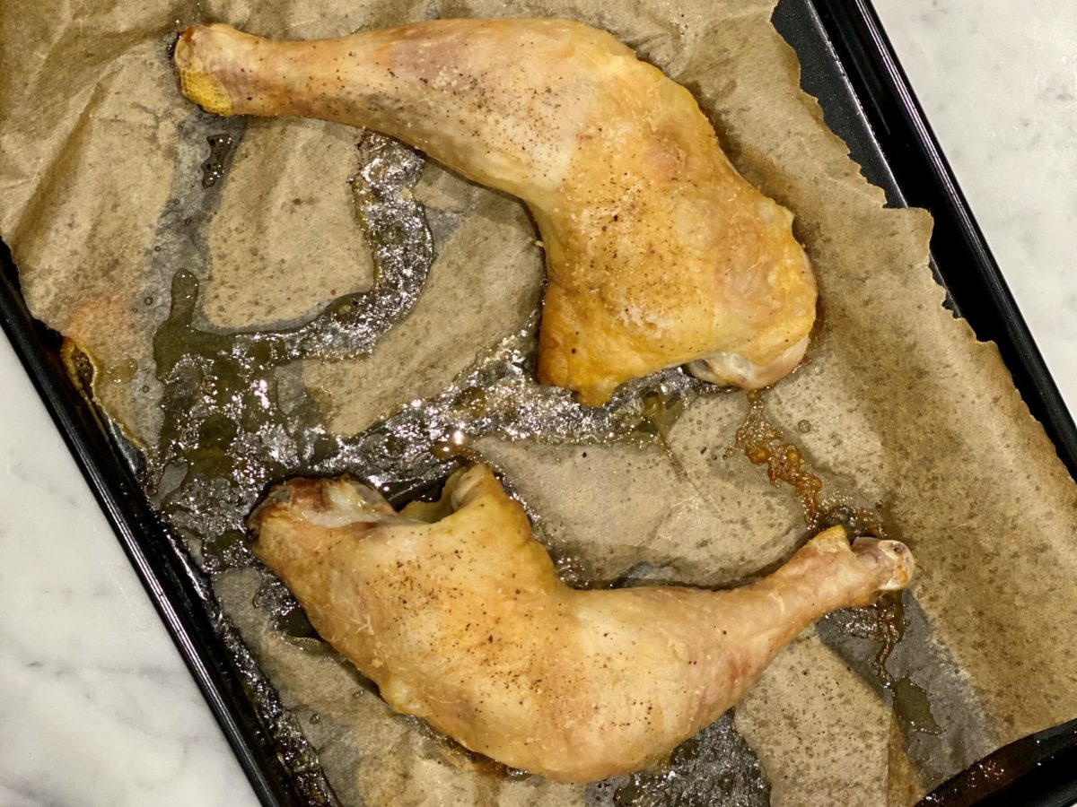 A roasting pan with two chicken legs that are salted. A quick recipe to reduce inflammation in the body.