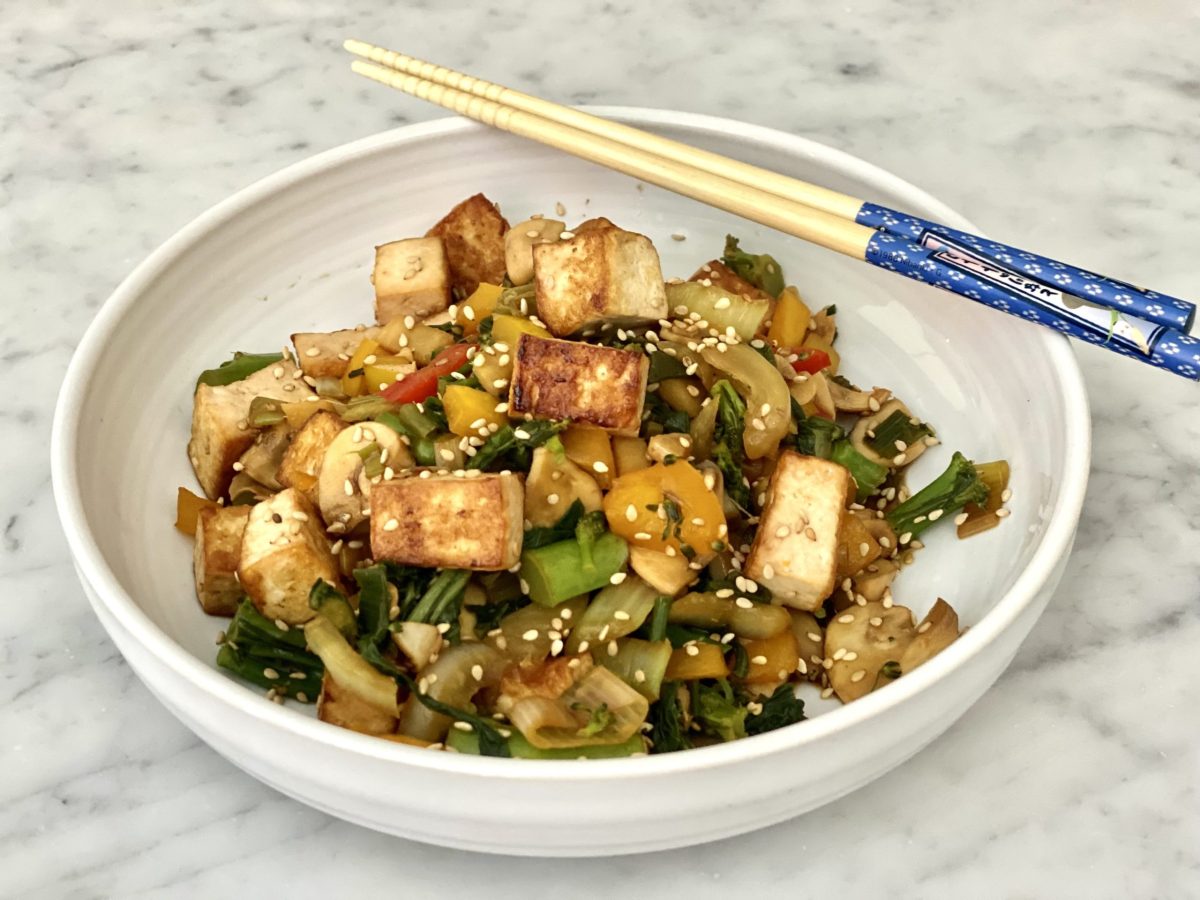 A bowl of stir fry consisting of tofu, bak chow, mushrooms and other foods: a recipe on the anti-inflammatory diet.