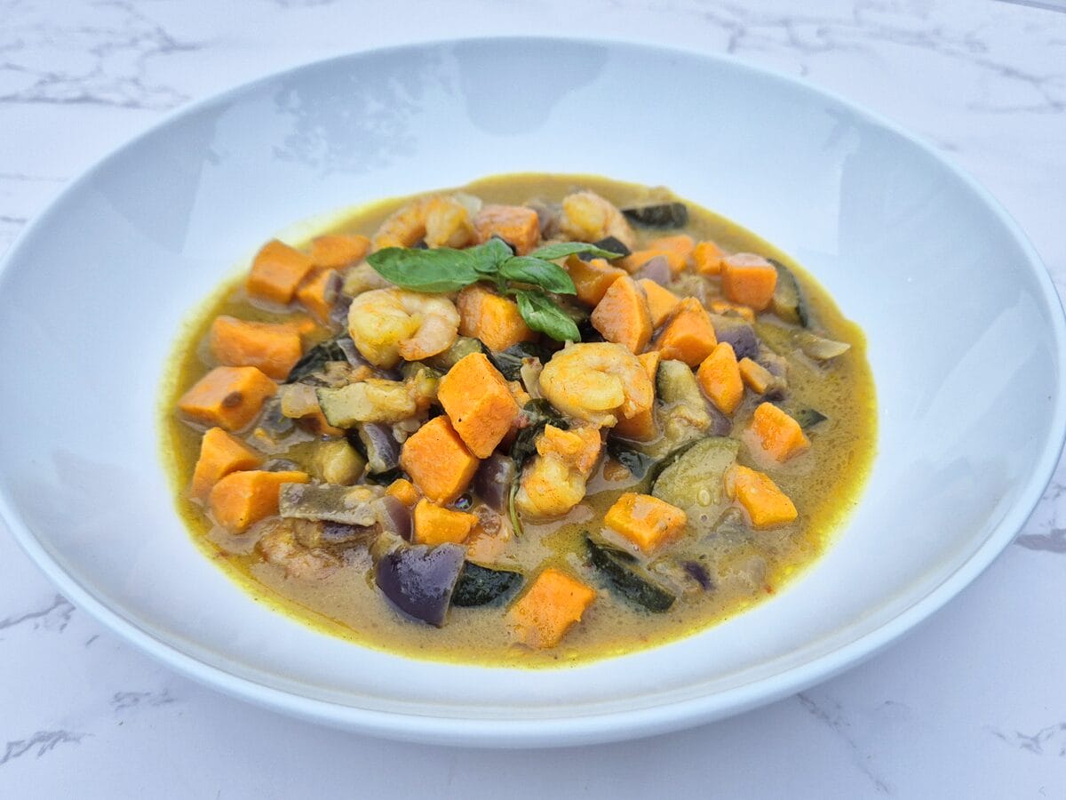 bowl of yellow thai green prawn curry